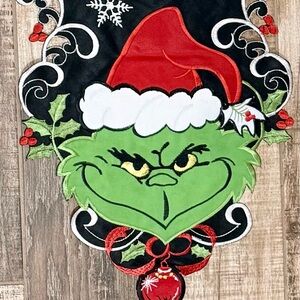 Grelucgo Embroidered Black Snowflakes Round Tablerunner